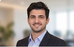 آقای درویشی کارشناس شبکه های کامپیوتری راهکارهای VoIP و تلفن سازمانی آریا نت اسپادانا